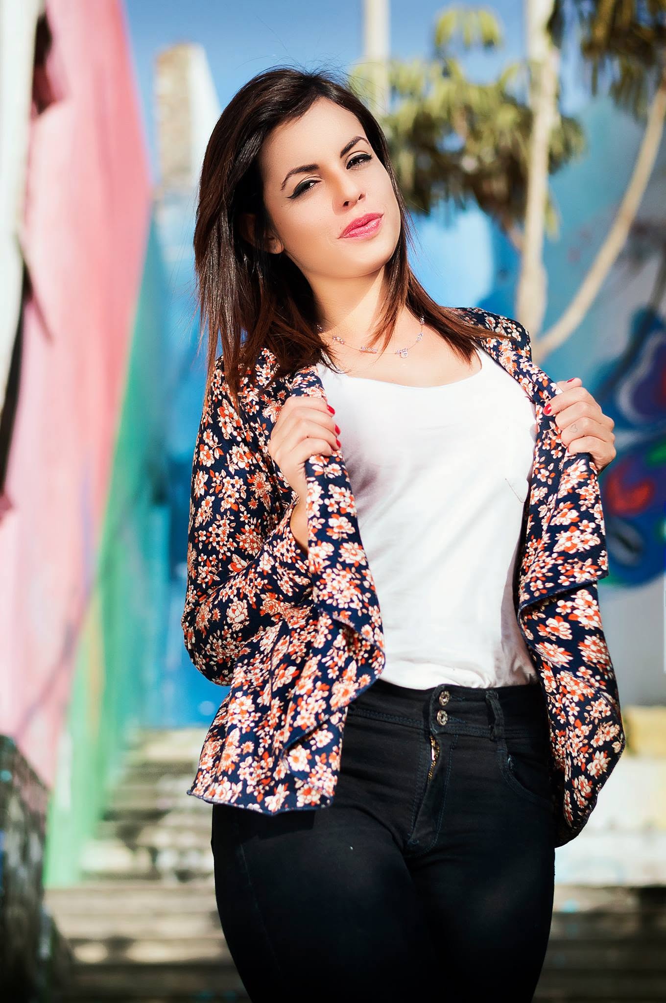 Retrato lifestyle femenino con color