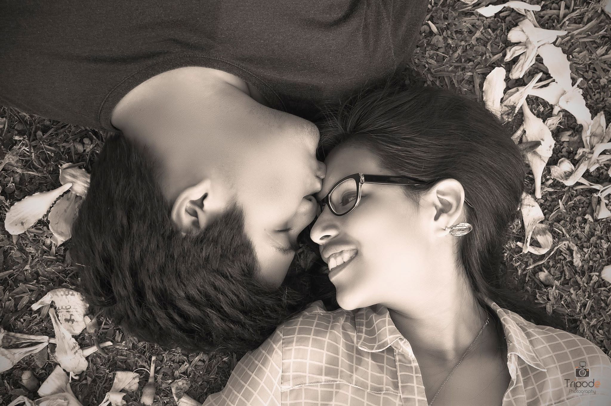 Sesión de pareja en blanco y negro